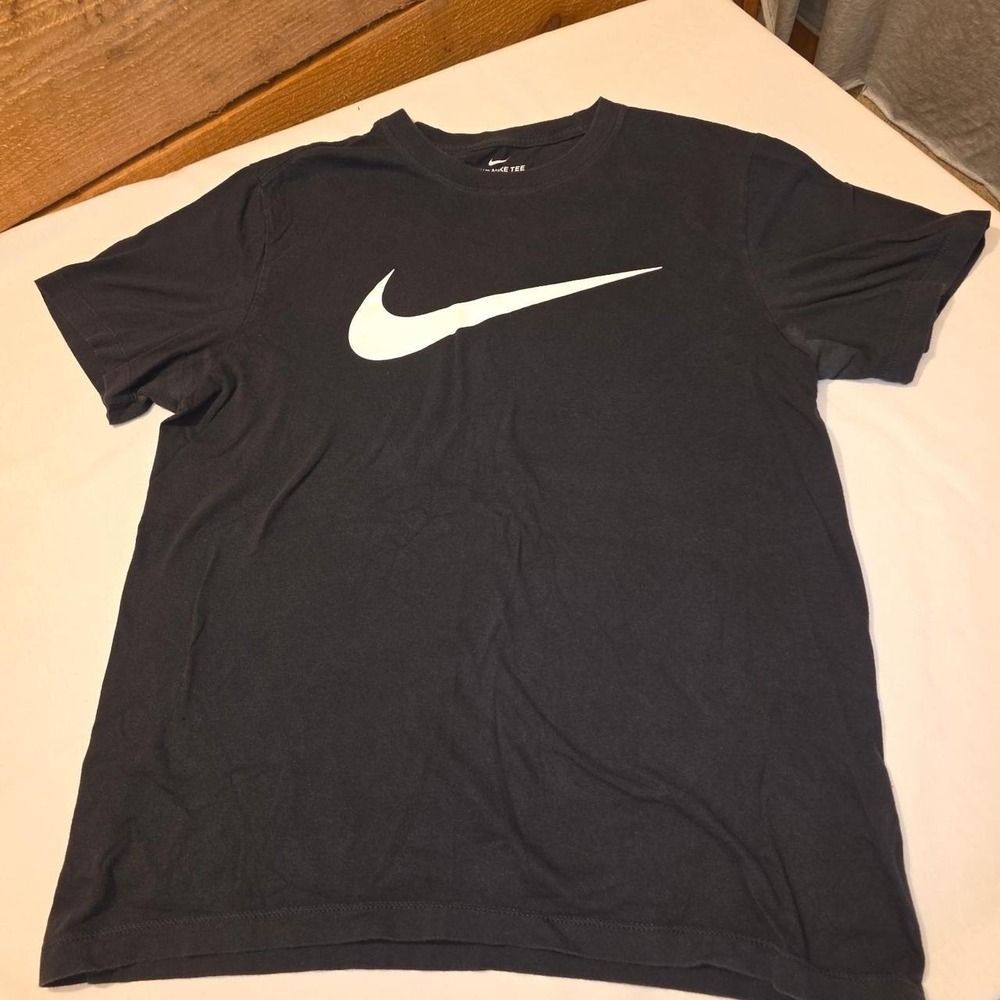 NIKE Sportswear Swoosh Men's Black T-Shirt. "The Nike Tee" Size M